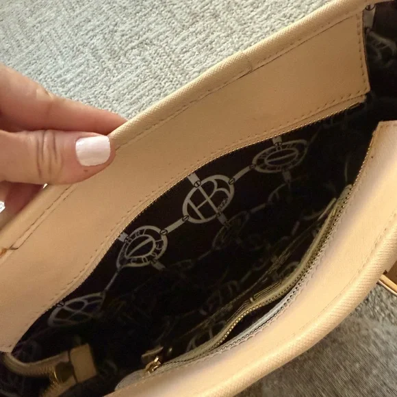 Classic Henri Bendel bag - Picture 4 of 9